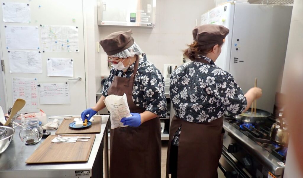 キッチンでの作業です